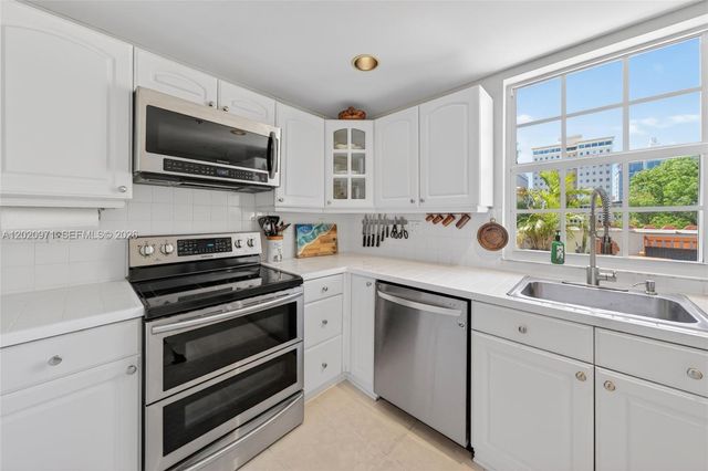 323 Navarre Ave 403, Coral Gables, FL 33134
