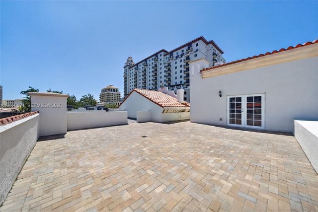 323 Navarre Ave 403, Coral Gables, FL 33134