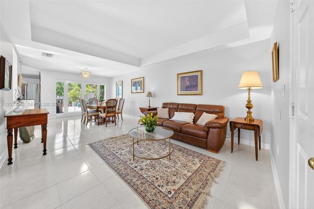 323 Navarre Ave 403, Coral Gables, FL 33134
