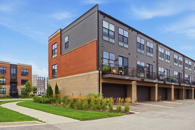 2210 Venture Drive, Schaumburg, IL 60173