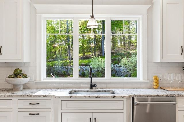6 Flintlock Rd, Lexington, MA 02420