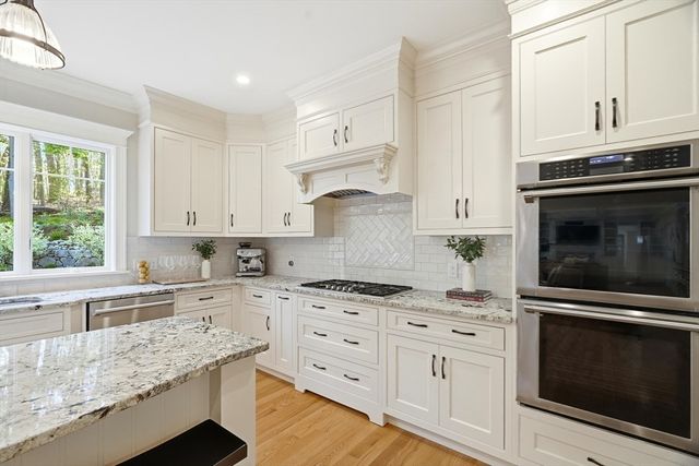 6 Flintlock Rd, Lexington, MA 02420