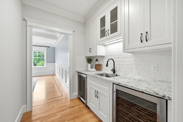 6 Flintlock Rd, Lexington, MA 02420