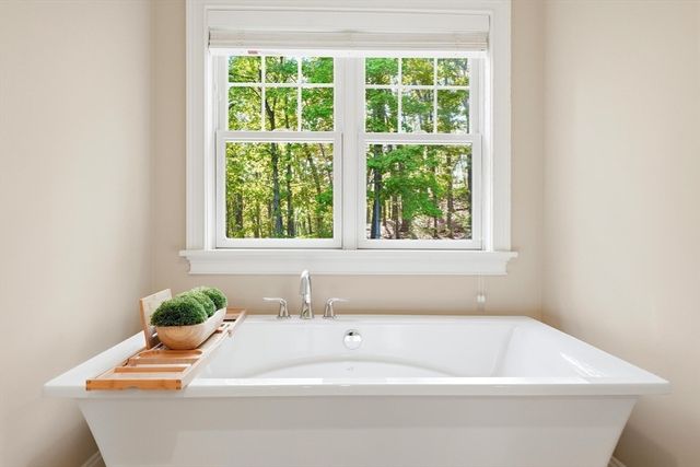 6 Flintlock Rd, Lexington, MA 02420