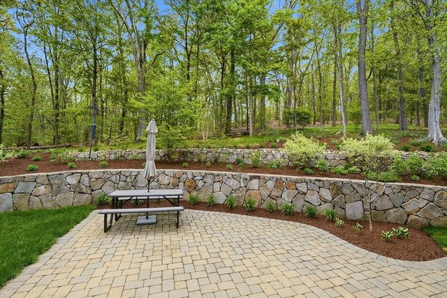 6 Flintlock Rd, Lexington, MA 02420