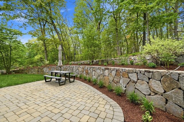 6 Flintlock Rd, Lexington, MA 02420