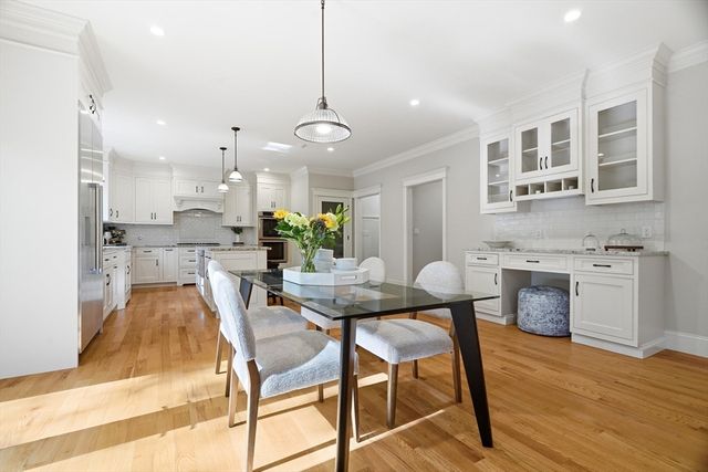 6 Flintlock Rd, Lexington, MA 02420