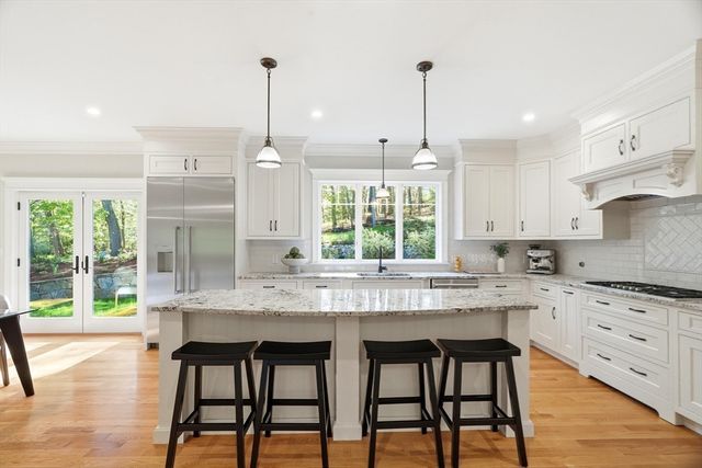 6 Flintlock Rd, Lexington, MA 02420