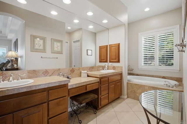 2308 Avenida La Cima, Escondido, CA 92027