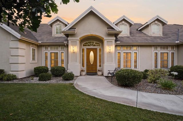 2308 Avenida La Cima, Escondido, CA 92027