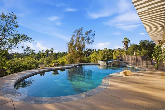 2308 Avenida La Cima, Escondido, CA 92027