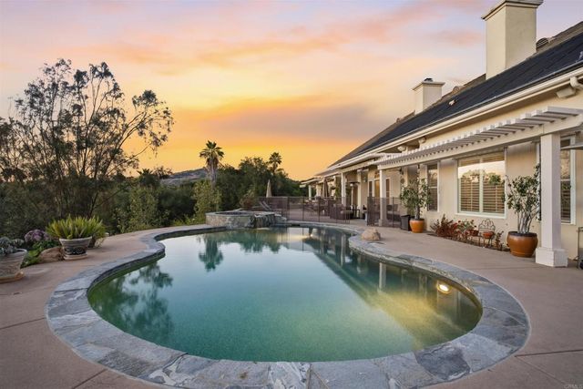 2308 Avenida La Cima, Escondido, CA 92027