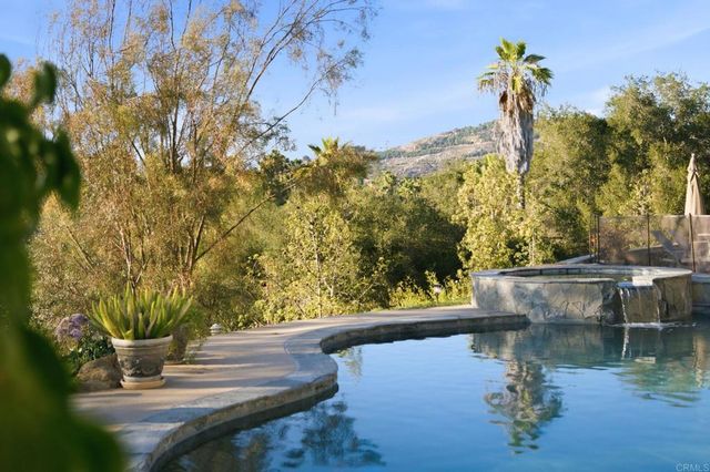 2308 Avenida La Cima, Escondido, CA 92027