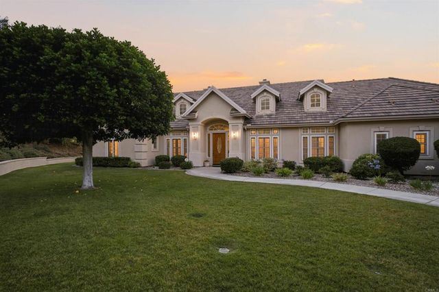 2308 Avenida La Cima, Escondido, CA 92027