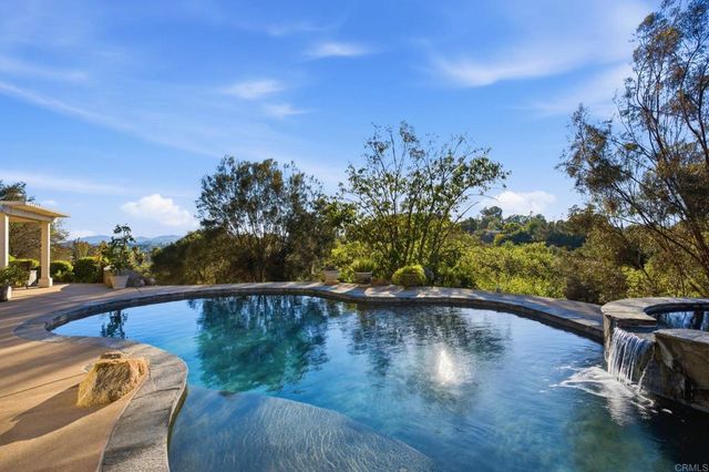 2308 Avenida La Cima, Escondido, CA 92027