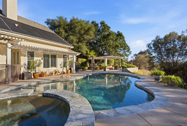 2308 Avenida La Cima, Escondido, CA 92027