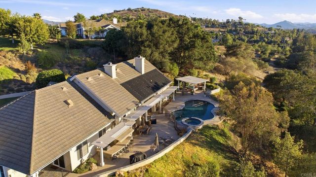 2308 Avenida La Cima, Escondido, CA 92027