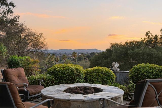 2308 Avenida La Cima, Escondido, CA 92027
