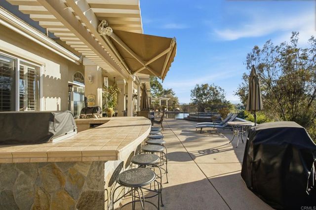 2308 Avenida La Cima, Escondido, CA 92027