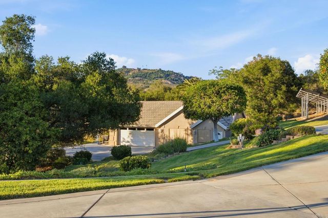 2308 Avenida La Cima, Escondido, CA 92027