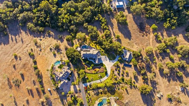 2308 Avenida La Cima, Escondido, CA 92027