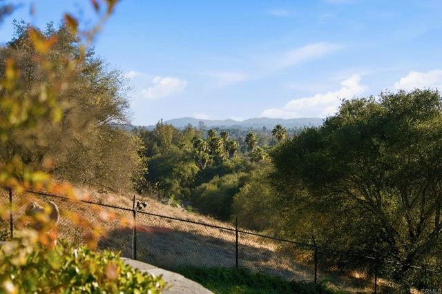 2308 Avenida La Cima, Escondido, CA 92027