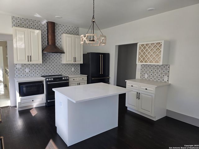 501 W Agarita, San Antonio, TX 78212