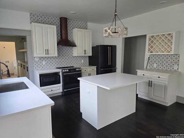 501 W Agarita, San Antonio, TX 78212