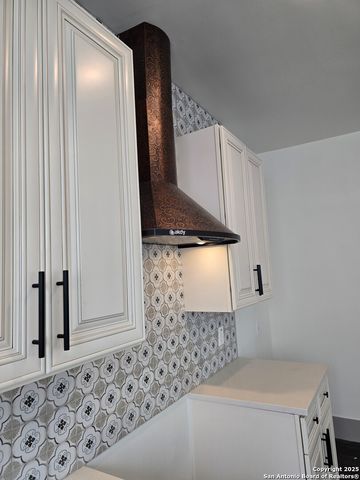 501 W Agarita, San Antonio, TX 78212