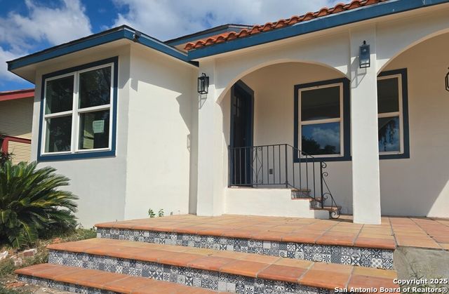 501 W Agarita, San Antonio, TX 78212