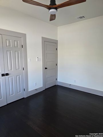 501 W Agarita, San Antonio, TX 78212