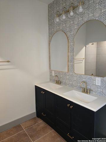 501 W Agarita, San Antonio, TX 78212