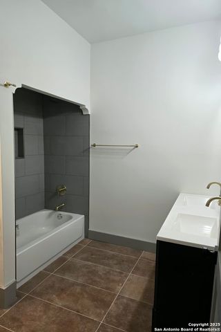 501 W Agarita, San Antonio, TX 78212