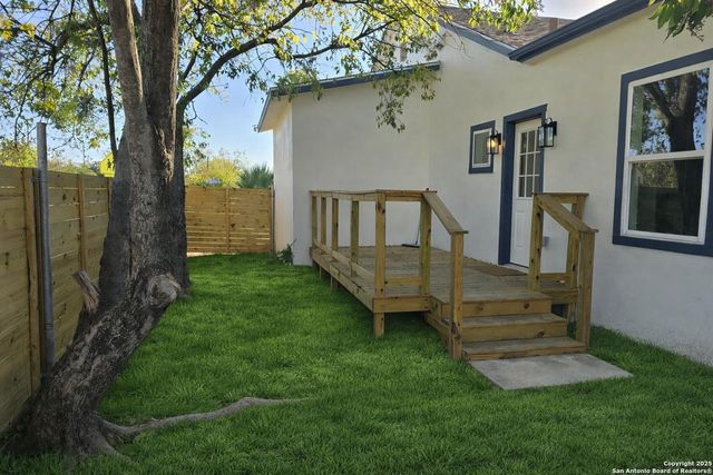 501 W Agarita, San Antonio, TX 78212