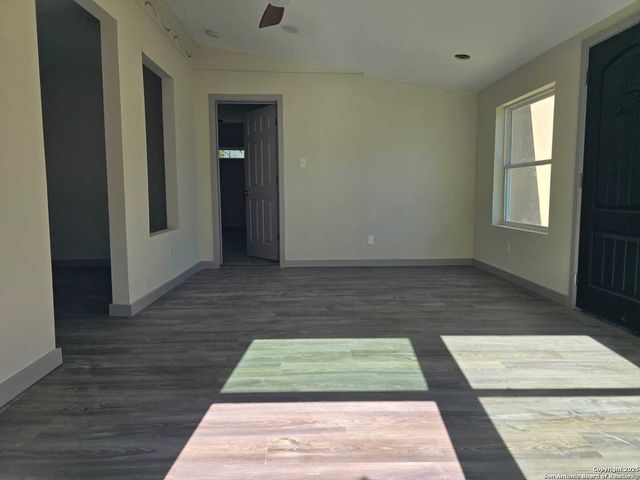 501 W Agarita, San Antonio, TX 78212