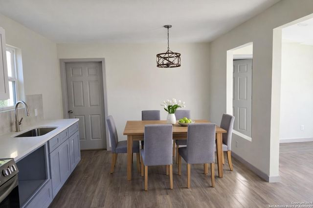 501 W Agarita, San Antonio, TX 78212