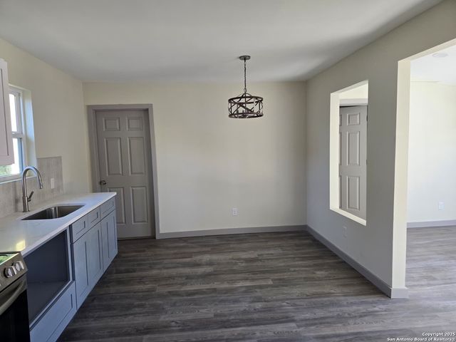 501 W Agarita, San Antonio, TX 78212