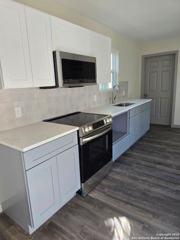 501 W Agarita, San Antonio, TX 78212