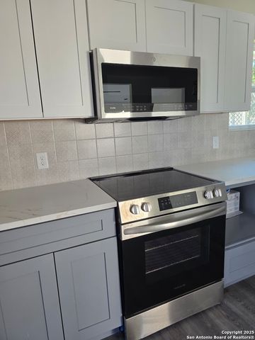 501 W Agarita, San Antonio, TX 78212