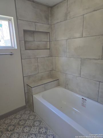 501 W Agarita, San Antonio, TX 78212