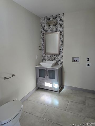 501 W Agarita, San Antonio, TX 78212