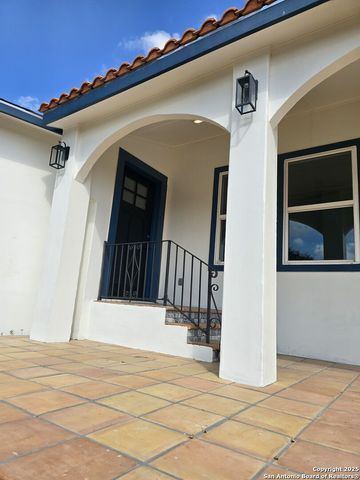 501 W Agarita, San Antonio, TX 78212