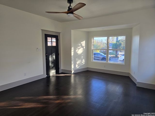 501 W Agarita, San Antonio, TX 78212