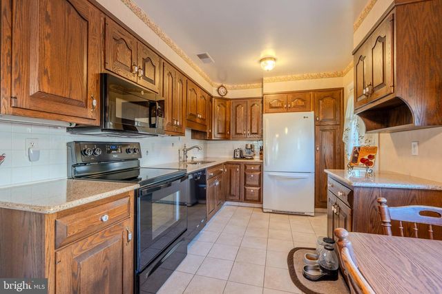 12 LINCOLN LN, Broomall, PA 19008