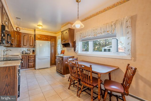 12 LINCOLN LN, Broomall, PA 19008