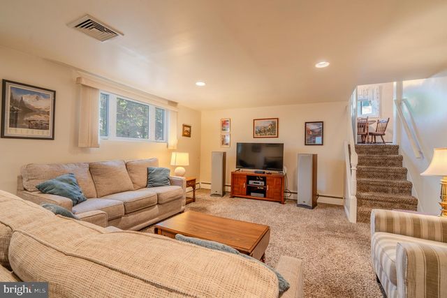 12 LINCOLN LN, Broomall, PA 19008