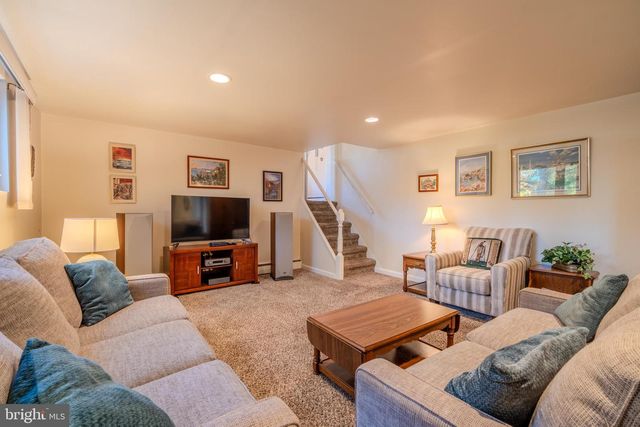 12 LINCOLN LN, Broomall, PA 19008