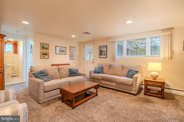 12 LINCOLN LN, Broomall, PA 19008