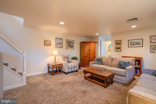 12 LINCOLN LN, Broomall, PA 19008