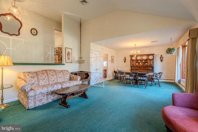 12 LINCOLN LN, Broomall, PA 19008